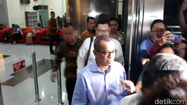 Emirsyah Satar usai diperiksa KPK, Rabu (10/7/2019)