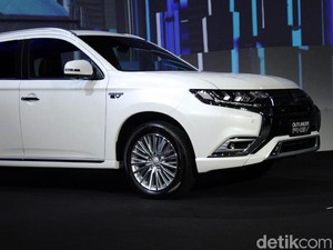 Harga Mitsubishi Outlander PHEV Tembus Rp 1 Miliar!