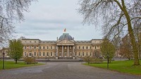 Keluarga kerajaan Belgia tinggal di sebuah kastil bekas rumah bangsawan yang telah dibangun oleh arsitek Prancis Charles de Wailly pada Tahun 1781 dan 1785. Istimewa/kristof lauwers/Getty Images.