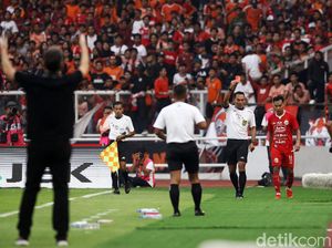 Ismed Berharap Novri Belajar Banyak dari Kartu Merahnya