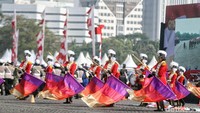 Acara tersebut turut dimeriahkan dengan atraksi marching band.