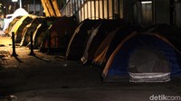 Penampakan ini rutin terjadi malam hari hingga pagi hari.