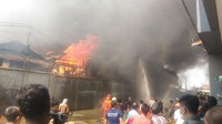 Kebakaran terjadi di permukiman padat penduduk di Tebet (Twitter @humasjakfire)