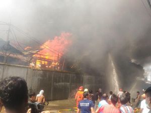 Potret Kebakaran Besar di Tebet