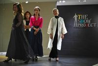 Nenek 75 Tahun Debut di Seoul Fashion Week, Jadi Model Tertua Korea Selatan