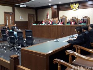 Terbukti Terima Suap, 2 Hakim PN Jaksel Divonis 4,5 Tahun Penjara