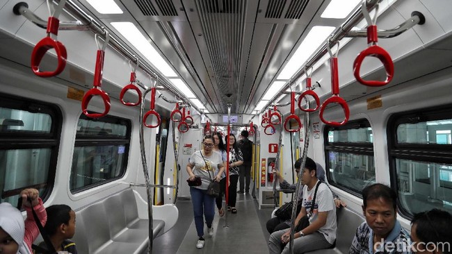 Beda dengan Ahok, Anies Perpanjang Rute LRT ke Stadion Persija