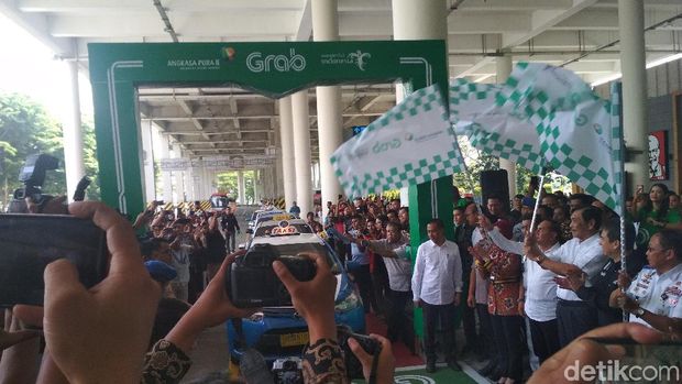 Ada GrabCar Bandara, Menkomaritim Luhut: Tak Pusing ke Tempat Wisata