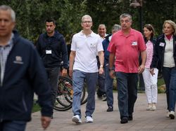 Juragan Teknologi Gelar Pertemuan Rahasia, Busana Seadanya