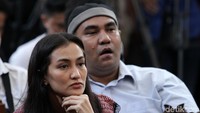 Atiqah Hasiholan mengaku bersyukur vonis ibunya, Ratna Sarumpaet, jauh lebih rendah dari tuntutan jaksa.