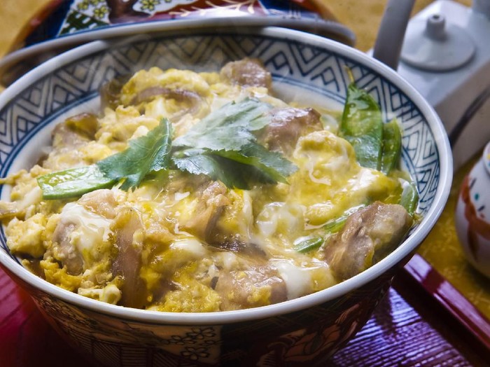 oyakodon, nasi dengan topping ayam dan telur