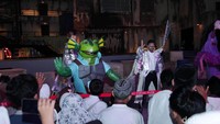 Trans Studio Theme Park Cibubur memiliki 2 wahana canggih yang pertama kali ada di dunia. Dua wahana itu adalah Pacific Rim dan Jurassic Island.