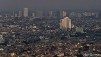 Salah satu langkah yang bakal ditempuh untuk mengurangi polusi ialah menggalakkan uji emisi. Anies mengatakan semua kendaraan ataupun benda yang menghasilkan asap kotor akan diganti.