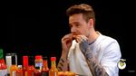 Yuk Intip Pose Seksi Liam Payne Saat Makan Enak