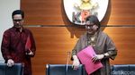 KPK Tunjukkan Barang Bukti Uang Suap Gubernur Kepri