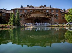 Juragan Teknologi Gelar Pertemuan Rahasia, Busana Seadanya