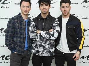 Jonas Brothers Pakai Minyak Khusus untuk Rawat Jenggot