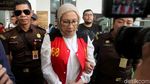 Senyum Ratna Sarumpaet Saat Jalani Sidang Vonis