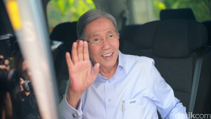 Kwik Kian Gie usai diperika penyidik KPK dalam kasus BLBI.Kwik mengaku memberikan banyak keterangan berkaitan dengan kasus tersebut.