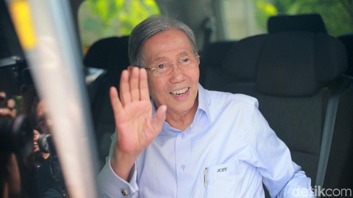 Kwik Kian Gie usai diperika penyidik KPK dalam kasus BLBI.Kwik mengaku memberikan banyak keterangan berkaitan dengan kasus tersebut.