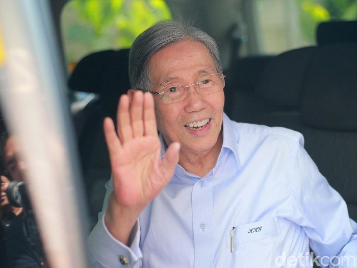 Kwik Kian Gie usai diperika penyidik KPK dalam kasus BLBI.Kwik mengaku memberikan banyak keterangan berkaitan dengan kasus tersebut.