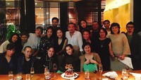 Rayakan ulang tahun dengan meriah. Kiko undang para keluarga, kerabat, serta teman-teman terdekatnya untuk makan malam bersama. Kiko dapat kejutan kue cokelat manis. Foto: Instagram @i_am_kiko