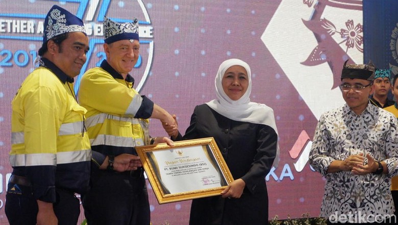Operator Tambang Emas di Banyuwangi Raih Penghargaan dari Pemprov Jatim Operator Tambang Emas di Banyuwangi Raih Penghargaan dari Pemprov Jatim