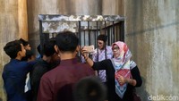Usai permainan, banyak pengunjung berfoto dengan zombie di tempat yang sudah disediakan. Seru banget! Kamu mesti coba untuk uji nyali (Melissa Bonauli/detikcom)
