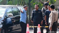 OTT KPK ini terkait dengan dugaan transaksi suap terkait pemberian izin lokasi untuk rencana reklamasi di Provinsi Kepulauan Riau. KPK juga mengamankan uang SGD 6.000 dalam OTT.