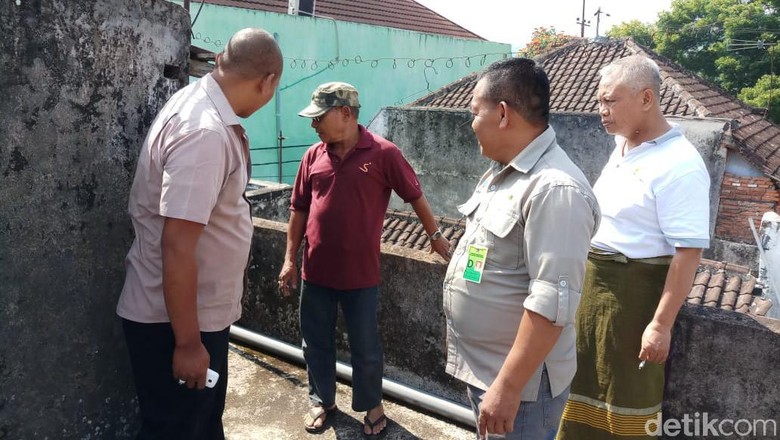 Terungkap Asal Buaya yang Jatuh di Genting Rumah Warga di Malang Terungkap Asal Buaya yang Jatuh di Genting Rumah Warga di Malang
