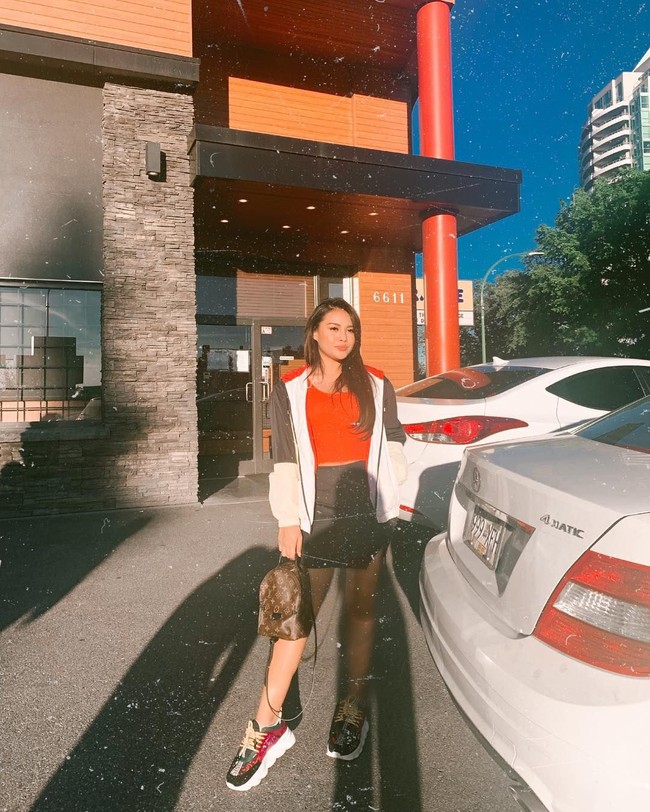 Melakukan diet penurunan berat badan dengan cukup ketat sebenarnya bukan kali pertama dilakukan Aurel. Beberapa tahun lalu pun, wanita 21 tahun ini sempat digosipkan melakukan sedot lemak karena tubuhnya yang terlihat jauh lebih kurus dari sebelumnya. Dan terungkap ternyata Aurel menjalani diet yang cukup ekstrem. Foto: Instagram @aurelie.hermansyah