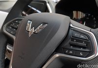 Wuling Almaz 7 penumpang