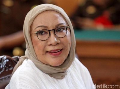 Senyum Ratna Sarumpaet Saat Jalani Sidang Vonis