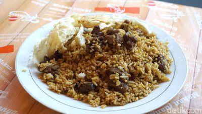 10 Nasi Goreng Paling Legendaris di Jakarta, Ada yang Sejak 1958!