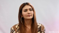 Juliana kecewa karena Ifan seperti meninggalkannya setelah mengajak dirinya terjun di dunia musik. Pool/Noel/detikFoto.