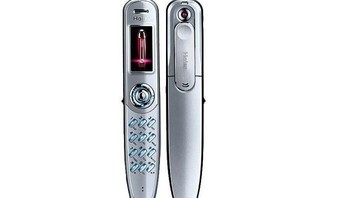 Ponsel P7 Pen ini sesuai namanya, bentuknya memang mirip ponsel dan diluncurkan tahun 2015. Menunya dinavigasi dengan joystick kecil. Foto: Telegraph