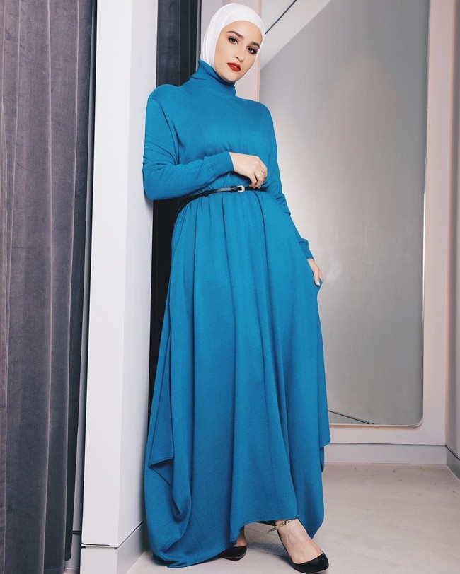 Dalalid juga populer di YouTube dengan subscriber mencapai lebih dari 696 ribu. Sebagian besar konten YouTube Dalal berisi tentang makeup dan disampaikan dalam bahasa Arab. Dalam urusan makeup, Dalalid sudah pernah berkolaborasi dengan sejumlah brand ternama seperti Guerlain, Charlotte Tilbury dan Bobbi Brown. Foto: Instagram @dalalid