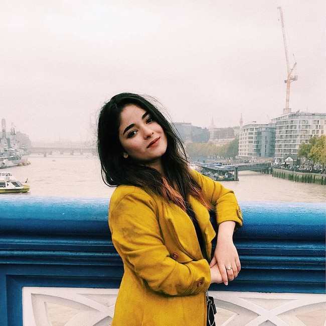 Itu karena diam-diam dan tanpa sadar saya beralih dari iman. Saya terus bekerja di lingkungan yang secara konsisten mengganggu iman saya, hubungan saya dengan agama saya terancam, ungkapya. Foto: Instagram @zairawasim_23