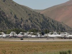 Juragan Teknologi Gelar Pertemuan Rahasia, Busana Seadanya