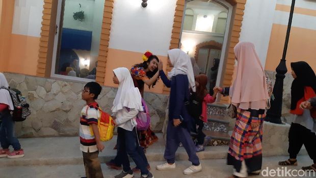 Suka Cita Para Pengunjung Perdana Trans Studio Jakarta di Cibubur