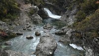 Kawasan ini bernama Fairy Pools yang berada di Skotlandia. Kolam ini disebut sebagai kolamnya para peri karena keindahannya. Istimewa/Sean Gallup/Getty Images.