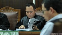 Pledoi dibacakan oleh penasehan hukum Joko Driyono.