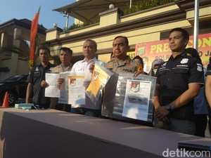 Pembuat Status Tak Usah Pajang Foto Presiden Guru Les di Koja