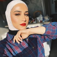 Dalalid dikenal sebagai pecinta makeup. Kamu harus menganggap makeup sebagai aksesori dari busanamu. Aku sendiri suka mengekspresikan mood ku melalui makeup dan keseluruhan penampilanku, ujar Dalal yang juga dikenal sebagai makeup blogger itu. Foto: Instagram @dalalid