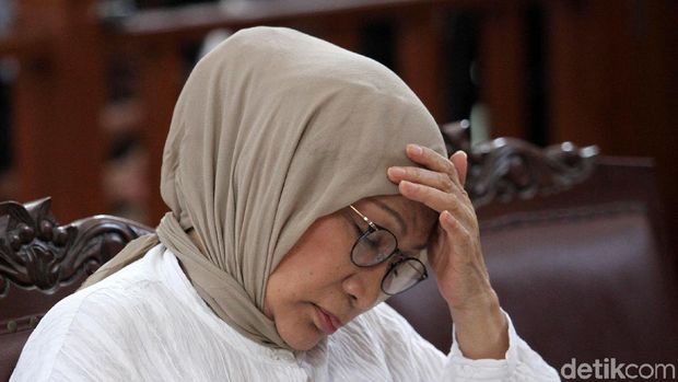 Ratna Sarumpaet divonis 2 tahun penjara oleh hakim Pengadilan Negeri Jakarta Selatan. Begini ekspresi Ratna saat mendengarkan pembacaan vonis oleh hakim.