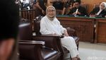 Senyum Ratna Sarumpaet Saat Jalani Sidang Vonis