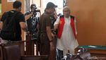 Senyum Ratna Sarumpaet Saat Jalani Sidang Vonis
