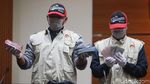 KPK Tunjukkan Barang Bukti Uang Suap Gubernur Kepri
