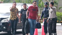 Sebelumnya, KPK menjaring Gubernur Kepulauan Riau (Kepri) Nurdin Basirun bersama lima orang lainnya dalam operasi tangkap tangan (OTT) KPK.