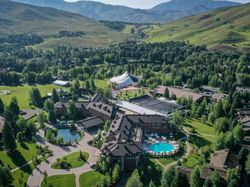 Juragan Teknologi Gelar Pertemuan Rahasia, Busana Seadanya